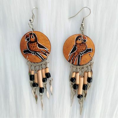 Inka-Products-Boucles d'Oreilles Longues Péruviennes - Maté Gravée-Perroquet Gravé à Franges de Bambou et Graines