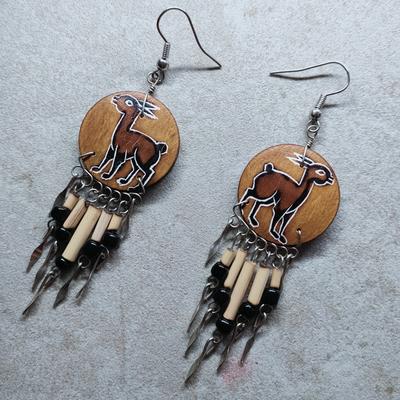 Aretes Peruanos Largos Mate Burilado Vicuña Grabada/Flecos de Bambú y Semillas - Inka Products