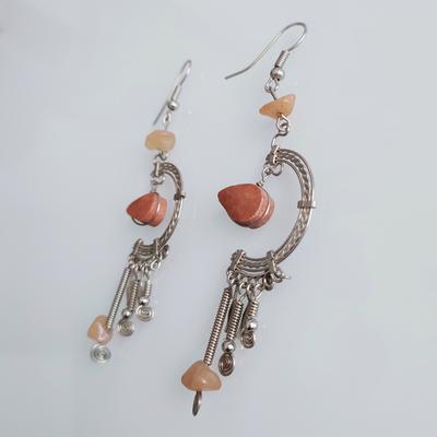 Aretes Largos en Piedras Semipreciosas Gota Rodeada de un diseño Semicircular - Inka Products