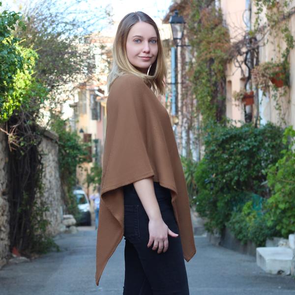Poncho Femme Tricoté en 100% Alpaga Carré - Inka Products